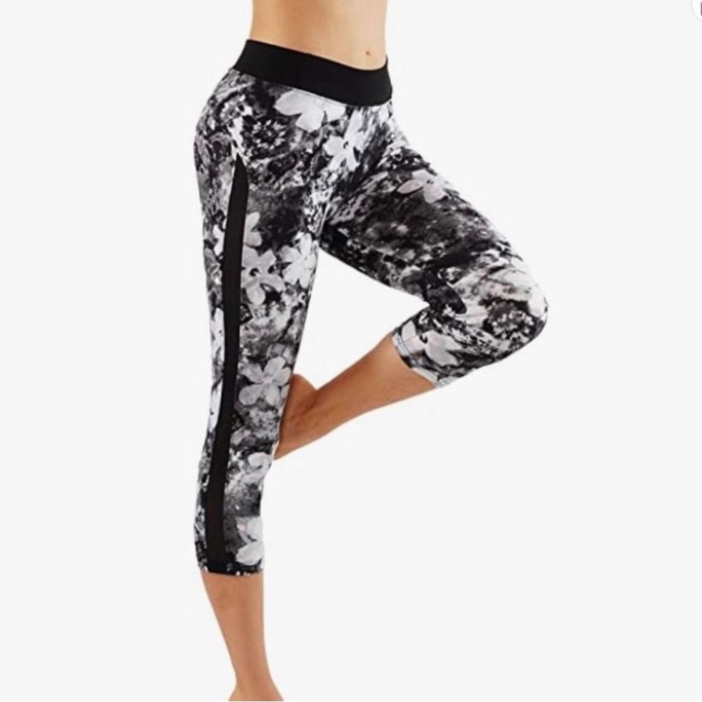 Floral Mid-Rise Capri Leggings